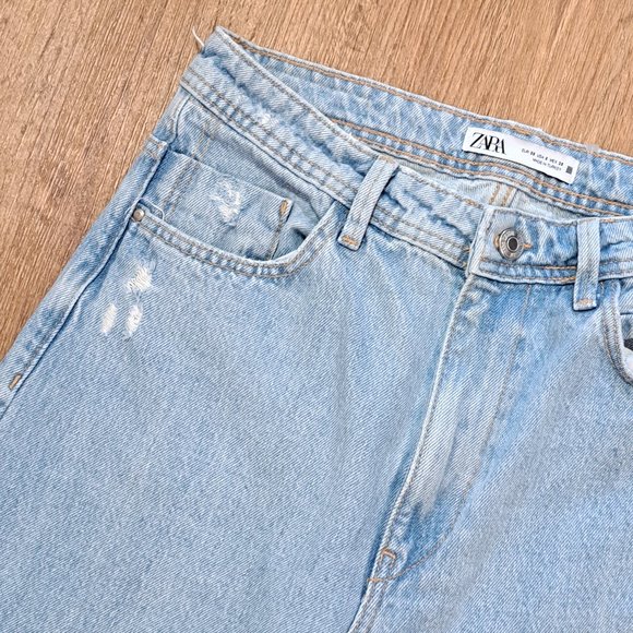 Zara High Waisted Straight Leg Distressed Light Wash Denim Jean Size 6 Misses - Picture 7 of 10